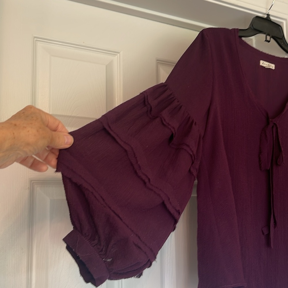 Jane and Delancey - burgundy v neck with bow -  tiered long sleeve - size L - Picture 3 of 6